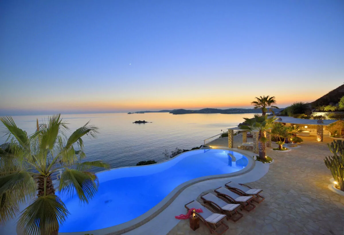 Sunset view of Villa AL-1 in Mykonos with stunning sea views